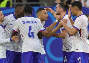 Με την πλάτη στον… τοίχο η Γαλλία