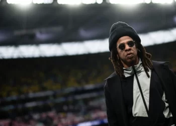 Ο Jay-Z εξετάζει την εξαγορά ομάδας της Premier League