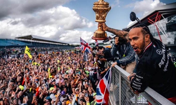 Χάμιλτον: «Μου έλεγαν πως αν πάω στη Mercedes θα τελειώσει η καριέρα μου»