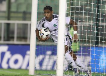 Ο Τετέ… έσωσε τους «πράσινους» στις καθυστερήσεις