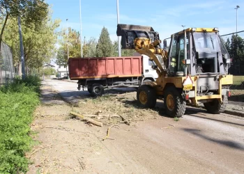 «Λίφτινγκ» σε αθλητικές εγκαταστάσεις από τα συνεργεία του Δήμου Λαρισαίων