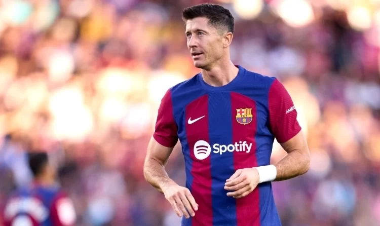 Απατεώνας που παρίστανε τον ατζέντη του Λεβαντόφσκι κόντεψε να αποσπάσει 1 εκατ. από την Μπαρτσελόνα