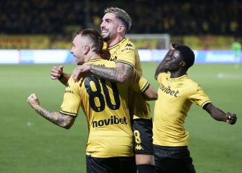 Ο Άρης καθάρισε με συνοπτικές διαδικασίες τη Λαμία με δύο γκολ του Μορόν