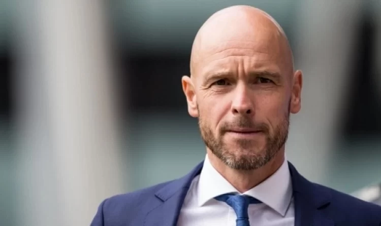 «Μένει στο τιμόνι της Μάντσεστερ Γιουνάιτεντ ο Τεν Χαγκ»