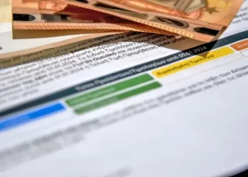 Πιο φθηνό το ρεύμα τον Νοέμβριο – Πώς θα διαμορφωθούν οι τιμές