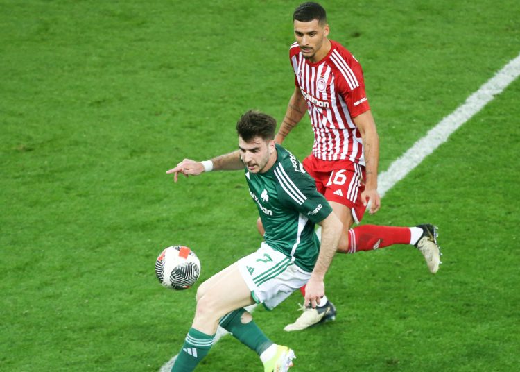 Με την πλάτη στον τοίχο…