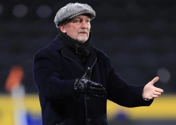 Προπονητής Σουίντον: «Το προπονητικό μας είναι στοιχειωμένο, έχω βάλει τη γυναίκα μου να κάνει εξορκισμό»