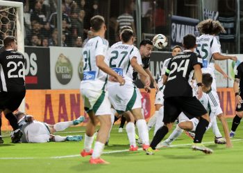 ΟΦΗ: «Έκοψε» το γήπεδο στον οπαδό που πέταξε την κροτίδα στο ματς με τον Παναθηναϊκό