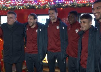 Στους πλημμυροπαθείς της Γιάννουλης η ΠΑΕ ΑΕΛ – Ευχές Μαμάκου για άνοδο των “βυσσινί”