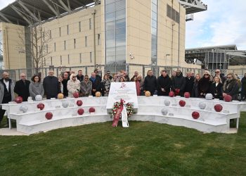 Τα αποκαλυπτήρια του Μνημείου της ΑΕΛ τιμή σε όσους έφυγαν πρόωρα από τη ζωή