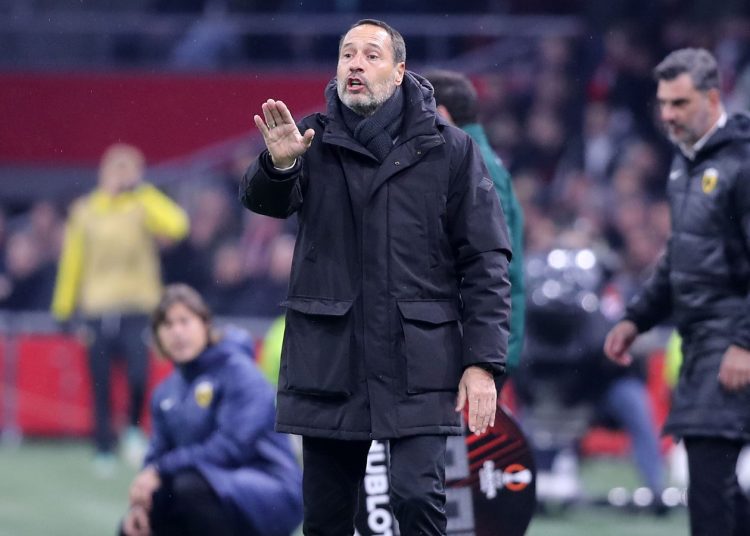 «Τελειώνει» από τον Άρη ο Μάντζιος, αναλαμβάνει ο Τζον Φαν Σιπ