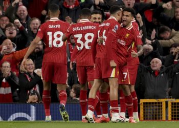 Η Λίβερπουλ σκούπισε την Σίτι με Χάκπο και Σαλάχ και συνεχίζει τον καλπασμό προς τον τίτλο