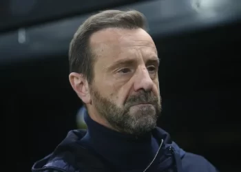 Μάντζιος-Αποχαιρέτησε τους παίκτες του Άρη: «Απόφαση της ιδιοκτησίας»