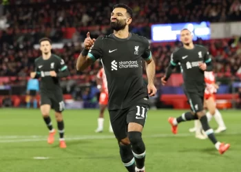 Πρώτη κι απόλυτη η Λίβερπουλ, πετάει προς τους «16»