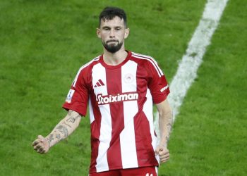 Ο Βέλντε το πήρε πάνω του και υπέγραψε την πρόκριση του Ολυμπιακού στα προημιτελικά