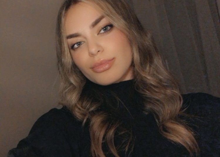 Η 22χρονη Αλεξία Μπέζα Βασίλισσα του Τυρναβίτικου Καρναβαλιού 2025