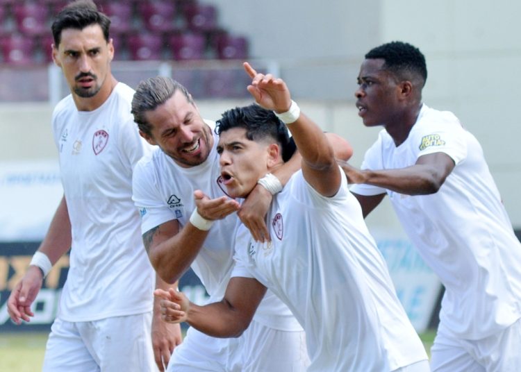 Τέλος Ακόστα και Σγούρος