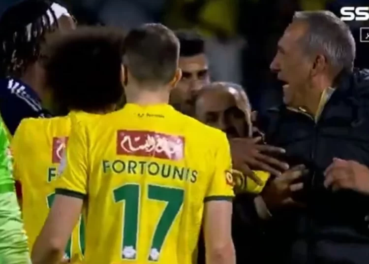 Ο Δώνης τιμωρήθηκε με τέσσερις αγωνιστικές και ξέσπασε: «Μην ξαναφέρει Έλληνες διαιτητές η Σαουδική Αραβία»