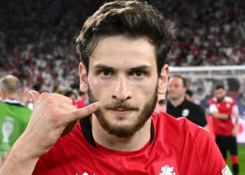 Στο «κόλπο» η Λίβερπουλ για τον Κβαρατσχέλια