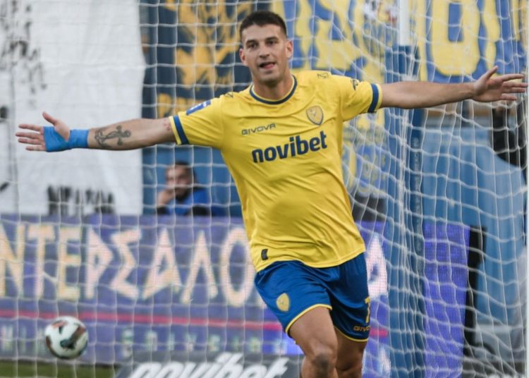 Τρίποντη κεφαλιά του Μαϊντέβατς και οι Αγρινιώτες προσπέρασαν τους Κρητικούς