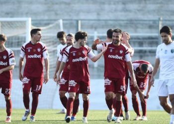 H απόδραση των “βυσσινί” από την Ευκαρπία (vid)