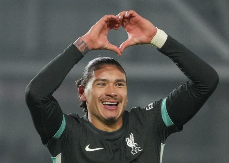 Ο Νούνιες λύτρωσε με γκολ 90+1′ και 90+3′ τη Λίβερπουλ