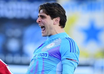 Τζολάκης κέρβερος, έπιασε πέναλτι στο 97′ και οι Πειραιώτες γλίτωσαν το έμφραγμα στο Περιστέρι