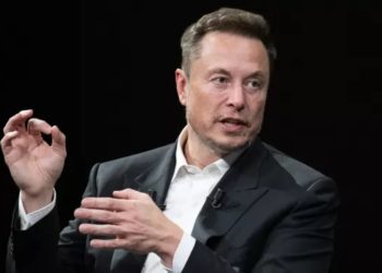 Ο Έλον Μασκ θέλει να αγοράσει τη Λίβερπουλ