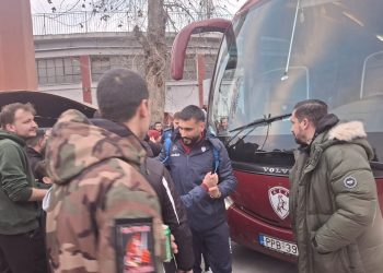 “Μπράβο σας έμειναν ακόμη επτά βήματα για την Super League”