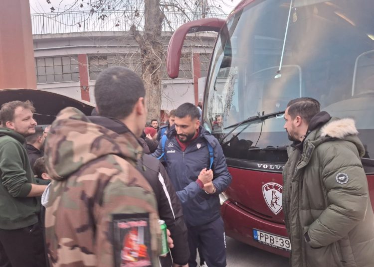 “Μπράβο σας έμειναν ακόμη επτά βήματα για την Super League”