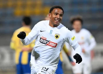 Η ΑΕΚ πέρασε με τριάρα από την Τρίπολη