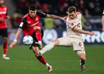 Όρθια στη «BayArena» η Μπάγερν κι έφυγε για κούπα