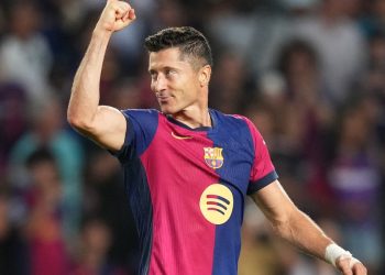 O Λεβαντόφσκι ανανεώνει για ακόμη έναν χρόνο με την Μπαρτσελόνα