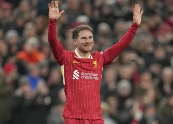 Η Λίβερπουλ υπέταξε και τη Νιούκαστλ και ξέφυγε στο +13