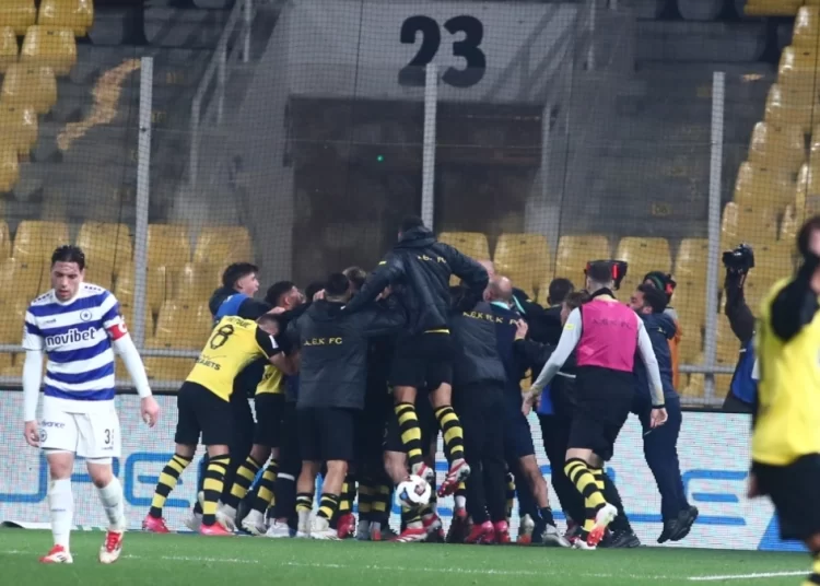 Με Μάνταλο στο φινάλε, στην κορυφή η ΑΕΚ