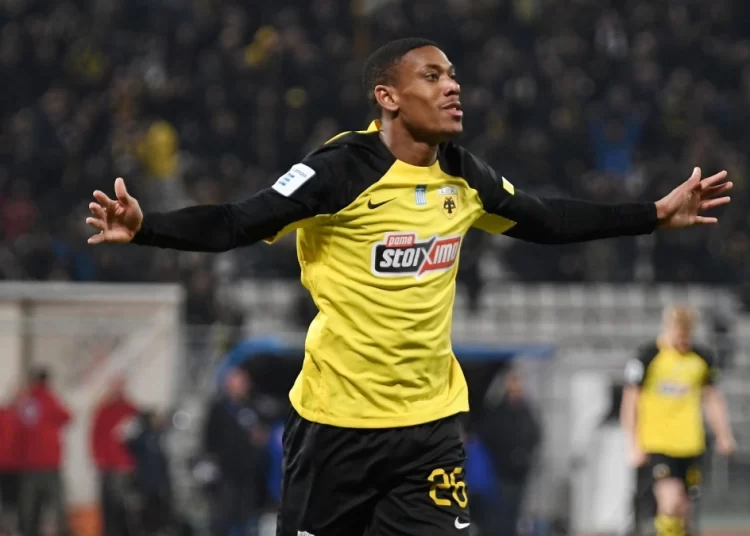 Sun: «Ο Μαρσιάλ ένιωσε εμπιστοσύνη στην ΑΕΚ και στήριξη από τον Αλμέιδα»