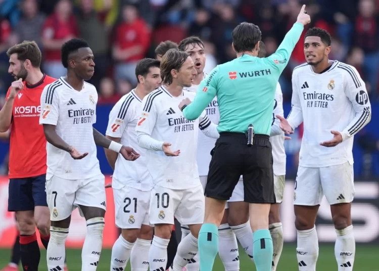 Έξαλλη με τη διαιτησία η Ρεάλ: Σκέφτεται να αποχωρήσει από τη La Liga σύμφωνα με τη “Sport”