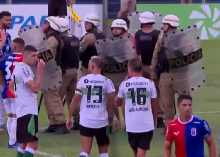 Διαιτητής στη Βραζιλία απέβαλε ποδοσφαιριστή με την βοήθεια της στρατιωτικής αστυνομίας