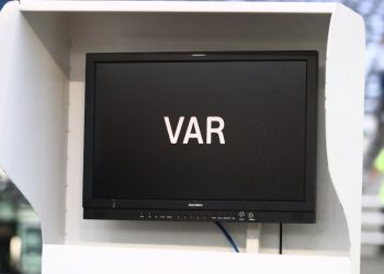 Ημιαυτόματο οφσάιντ στη Super League: Διαιτητές στα… θρανία