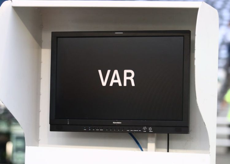 Ημιαυτόματο οφσάιντ στη Super League: Διαιτητές στα… θρανία