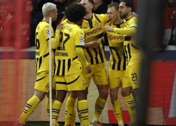 Στους «8» με ανατροπή η Ντόρτμουντ