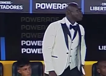 Σεγούντο Καστίγιο, ο προπονητής που πήγε στον πάγκο με σμόκιν και έγινε viral