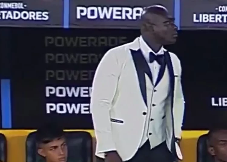 Σεγούντο Καστίγιο, ο προπονητής που πήγε στον πάγκο με σμόκιν και έγινε viral