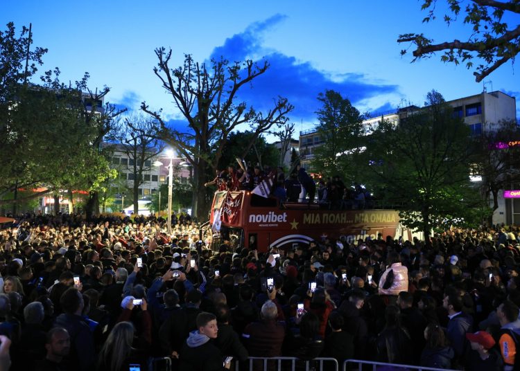 Πάρτι δίχως τέλος για την ΑΕΛ στην κεντρική πλατεία