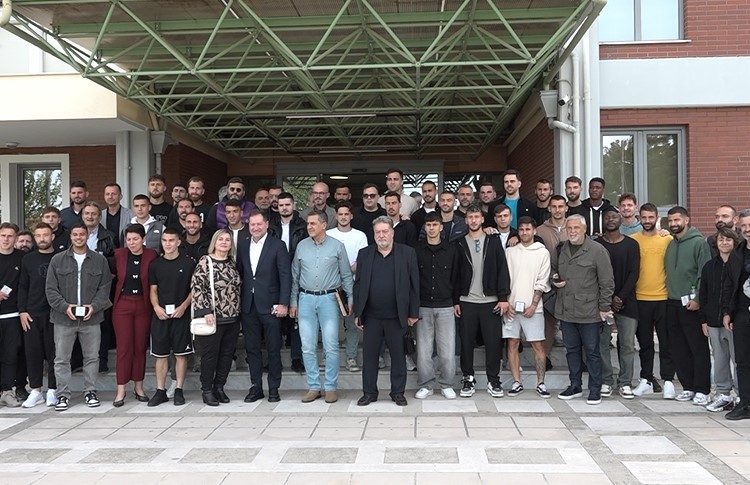 Η Περιφέρεια Θεσσαλίας βράβευσε την ΠΑΕ ΑΕΛ για την άνοδο στην κατηγορία Super League