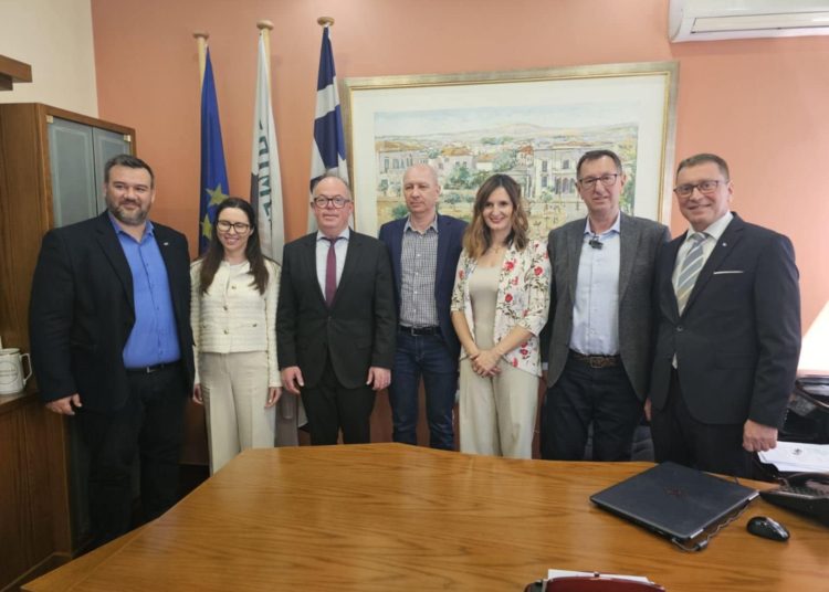 Οι προοπτικές συνεργασίας σε τουρισμό και εμπόριο διερευνήθηκαν κατά την επίσκεψη σερβικής αντιπροσωπείας στο Επιμελητήριο Λάρισας