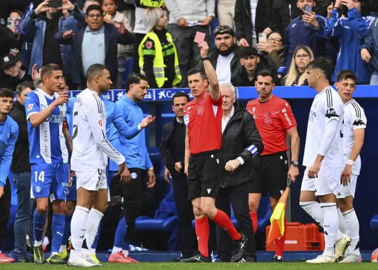 Ποινή “χάδι” στον Εμπαπέ: Ο Γάλλος σταρ της Ρεάλ τιμωρήθηκε με μόνο μια αγωνιστική για το μαρκάρισμα στον Μπλάνκο