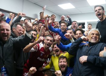 ΑΕΛ: Ατελείωτο πάρτι στα αποδυτήρια