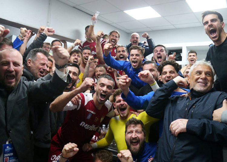 ΑΕΛ: Ατελείωτο πάρτι στα αποδυτήρια