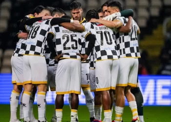 Μποαβίστα: Της έκοψαν το ρεύμα στο γήπεδο για απλήρωτους λογαριασμούς